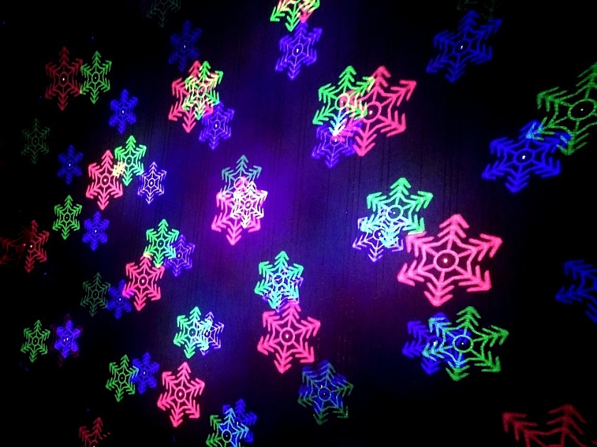 Проектор уличный лазерный новогодний для подсветки домов и деревьев Garden Snow RGB 
