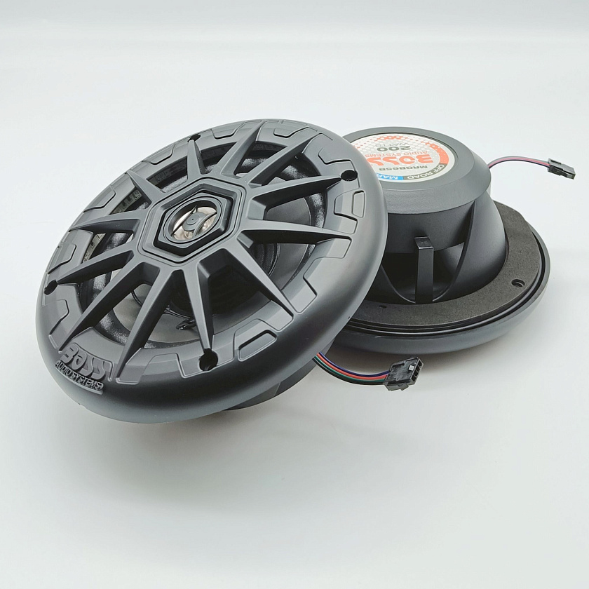 Морская акустика BOSS MRGB65B 200 Вт, 6.5'' RGB подсветка, комплект динамиков 2 шт, колонки для лодки, катера, яхты, мототехники, улицы водонепроницаемые 2-полосные всепогодные цв. белый