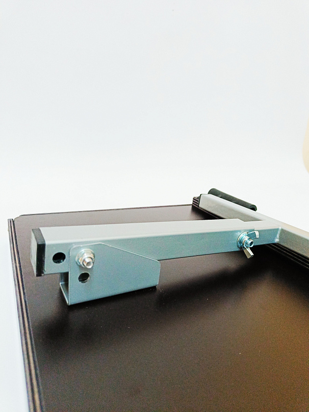 Столик складной для лодки ПВХ в т.ч. НДНД универсальный с регулируемым по высоте упором и бортиками, крепление на ликтрос