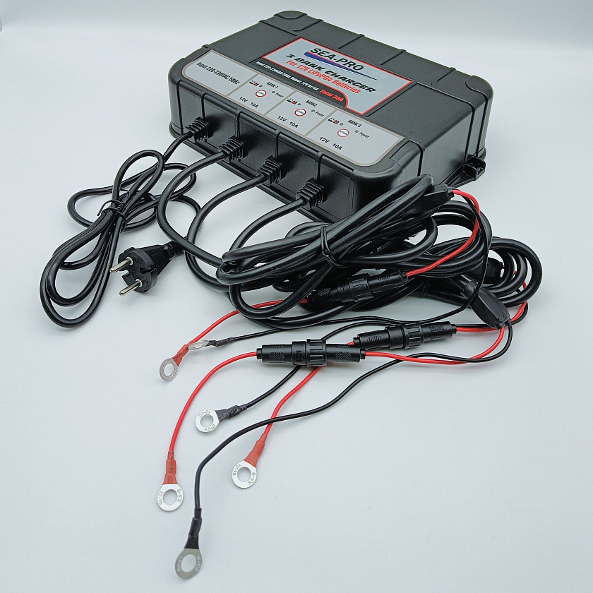 Зарядное устройство SEA-PRO ТЕ4-0287 (3х12В LiFePo4) морского исполнения для тяговых / сервисных аккумуляторов LiFePo4, 3 выхода по 12 вольт для лиферных / литиевых батарей (АКБ) ток заряда 3х10A